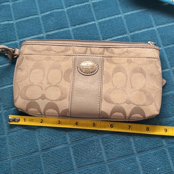 Coach wristlet - Picture 5 of 6